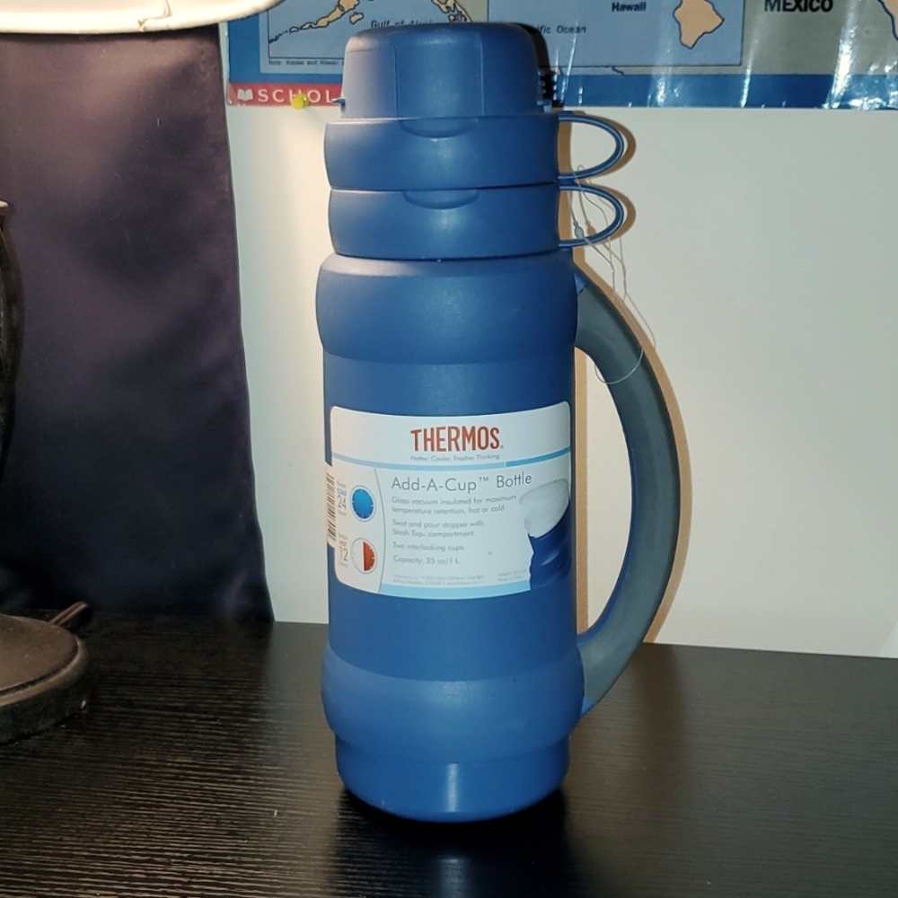 THERMOS BEVERAGE BOTTLE  NEW. STILL SEALED